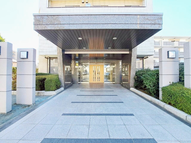 エントランス 外と内をつなぐエントランスは、まさに顔となる場所。