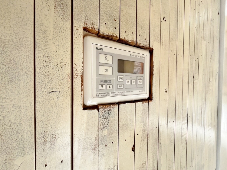 設備 エアコンやファンヒーターより乾燥しにくく、足元からぽかぽか暖まります。