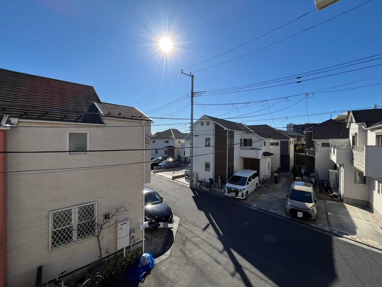 バルコニー 窓を開けると広がる青空。心をリフレッシュして日々を過ごしていきましょう。