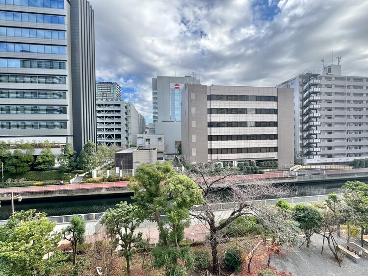 その他 眺望や窓からの景色が良いと、家で過ごす時間も快適です。