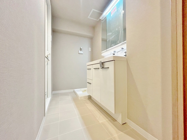 その他 十分な広さの脱衣所。