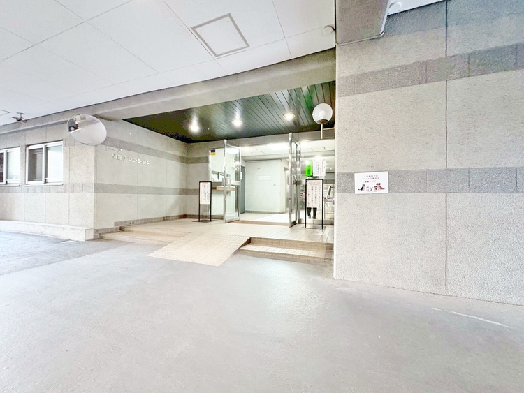 その他 上質感漂う玄関アプローチです。