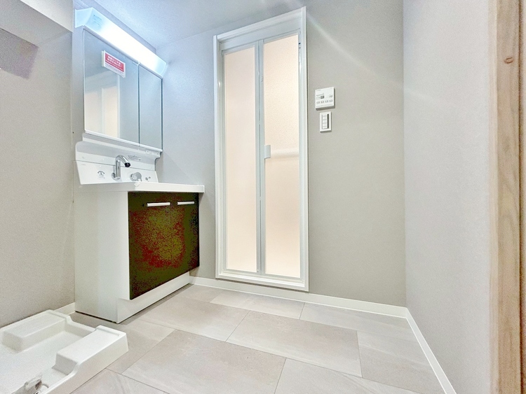 その他 十分な広さの脱衣所。