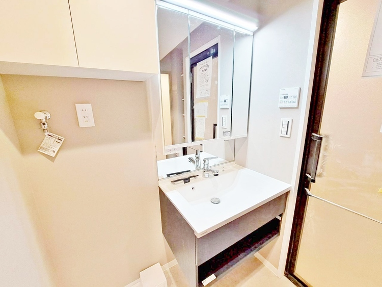 その他 清潔感を感じられる洗面化粧台。