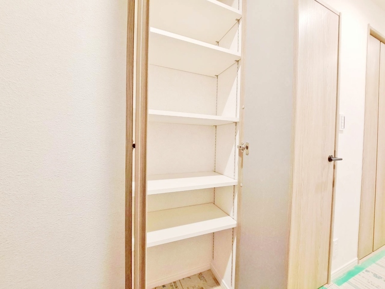 その他 収納スペースが付いていて、お部屋を広く使っていただけます。