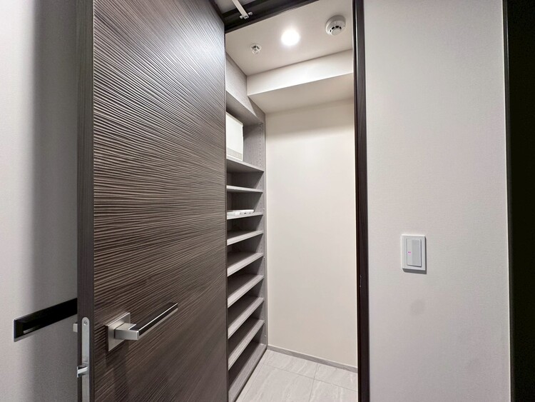 その他 収納スペースが付いていて、お部屋を広く使っていただけます。