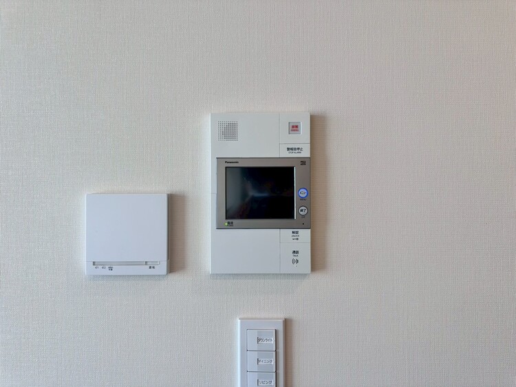 その他 誰が来てもわかる様にモニター付きインターホンを設置。