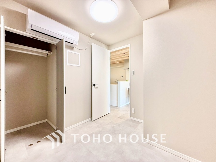 内装 ◆子供部屋◆冷涼な風、そよぐリビング。だんらんの場所はここから始まり、ここで終わる。家族の笑顔が集う素敵な場所だから、こだわり抜いた思いが詰まっているのだと思う。