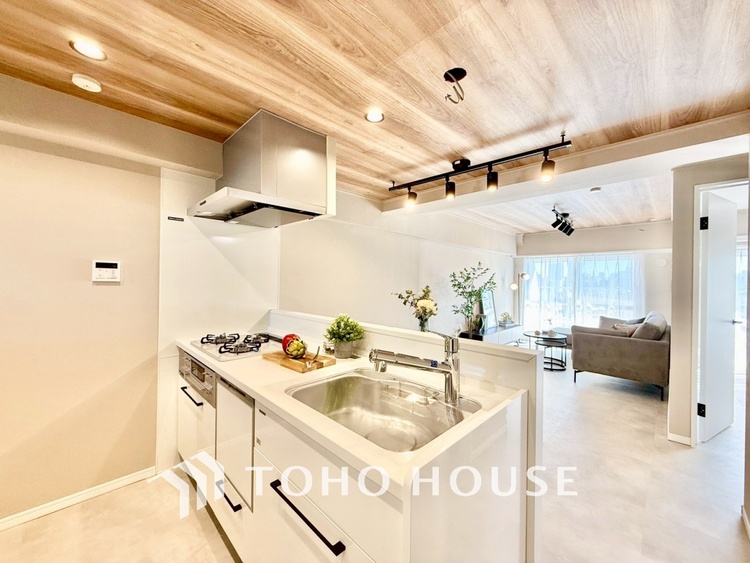 内装 ◆隠された美しさ◆流麗な音楽が流れているような繊細でいながら整然かつ堅牢なこの空間。この空間は確かに美しい。しかし、そこには美しさ以上のものが隠されている。