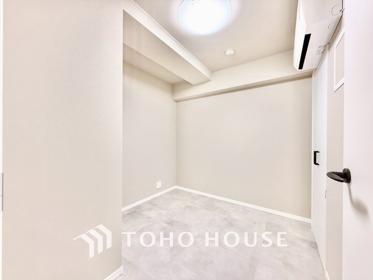 内装 ◆色彩◆この空間に放たれた光は華美なまでに演出されたデザイン。流れる時をより芳醇なコーヒーの様な色彩奏でるアダージョ。そして情景豊かな作品のような暮らしがイメージできる。