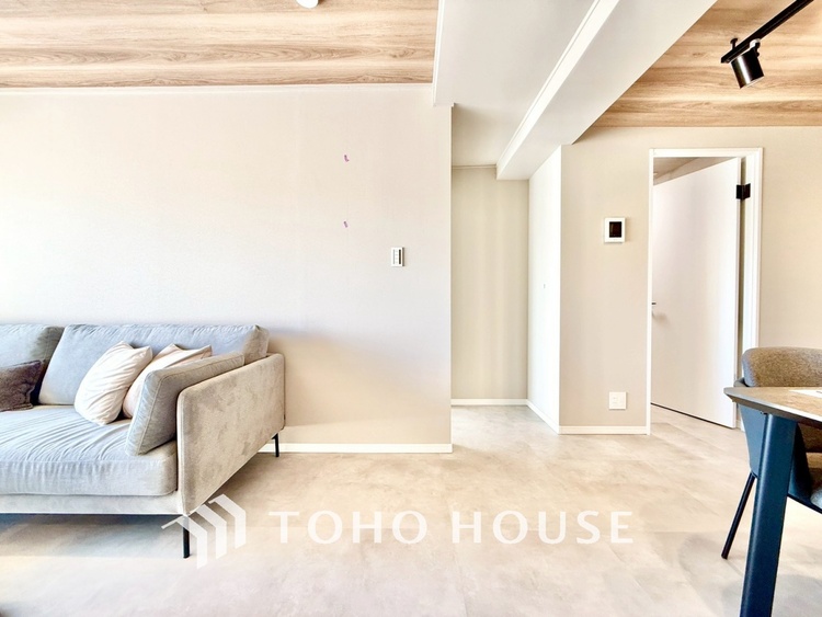 内装 ◆ここに在る◆事も無げに美しく、伝えるには筆舌に尽くし難い。豪華絢爛や華美と言う事ではなく、住まう者にとって暮らし易く心地がいいと言う美しさがこの住まいには込められている。