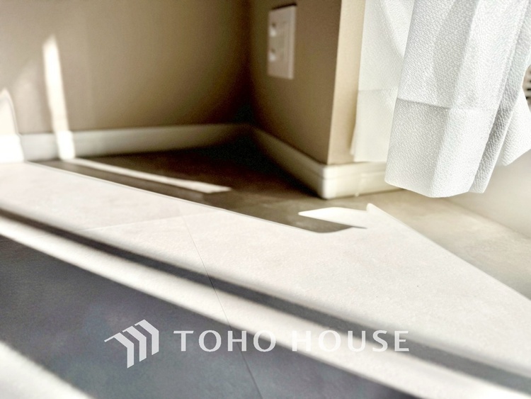 内装 ◆闇夜の輝き◆オレンジ色の光は大人になった今の僕にはわかる。1日の終わりを伝えに来たわけではなく、また明日が来る方へ導いてくれた事を。