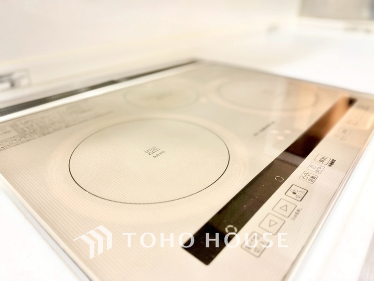 内装 【愛する人達】との幸せな時間をここで楽しむ。耐震性、デザイン、そして対面キッチンを備えたユーティリティー。何も妥協しないライフスタイル。愛する家族を大切にする人達が住まう家。