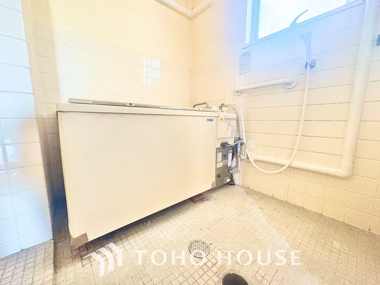 風呂 【BATHROOM】◆プライベートな空間◆simpleだからrelaxできるんです。こころもからだもキレイさっぱり。