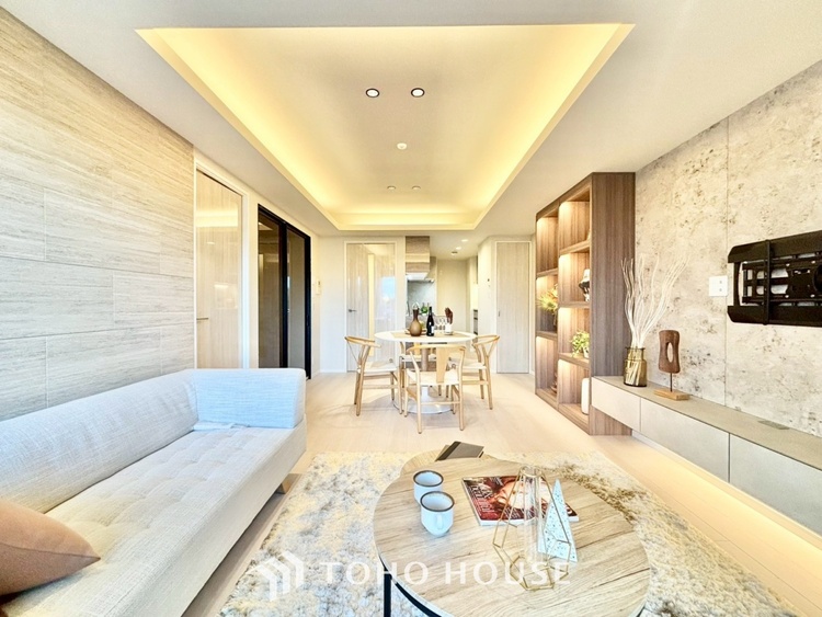 内装 ◆隠された美しさ◆流麗な音楽が流れているような繊細でいながら整然かつ堅牢なこの空間。この空間は確かに美しい。しかし、そこには美しさ以上のものが隠されている。