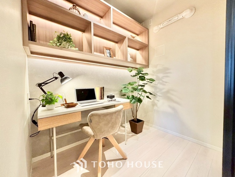 内装 ◆闇夜の輝き◆オレンジ色の光は大人になった今の僕にはわかる。1日の終わりを伝えに来たわけではなく、また明日が来る方へ導いてくれた事を。