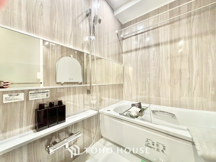 風呂 ◆浴室◆の温もりを感じ、ふわりと寄り添う太陽の妖精たちが自然と僕達を微睡ませる。うとうとしたい訳ではないがそんな時間が嫌いじゃない自分がここにいる。