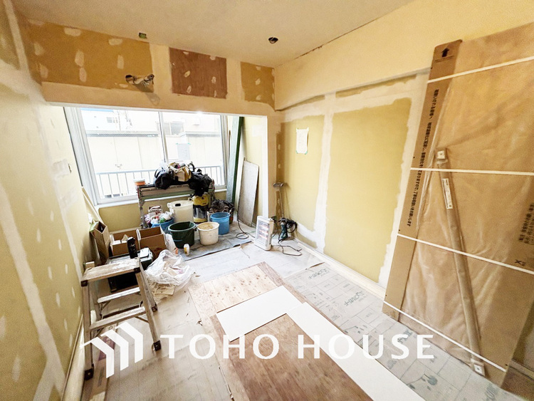 内装 明るいLDKは自然と家族が集まるコミュニケーションの場所に（リフォーム中）