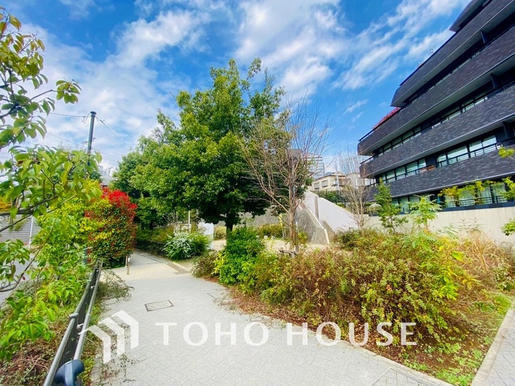 周辺 渋谷区立鶯谷緑地　距離350ｍ