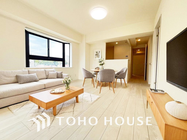 内装 明るいLDKは自然と家族が集まるコミュニケーションの場所に（家具は全てCGです）