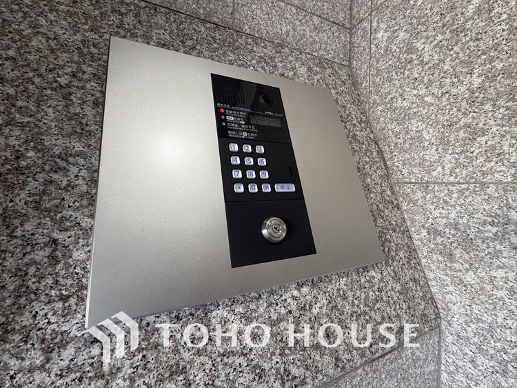 エントランス エントランスはオートロック完備で安心のセキュリティ