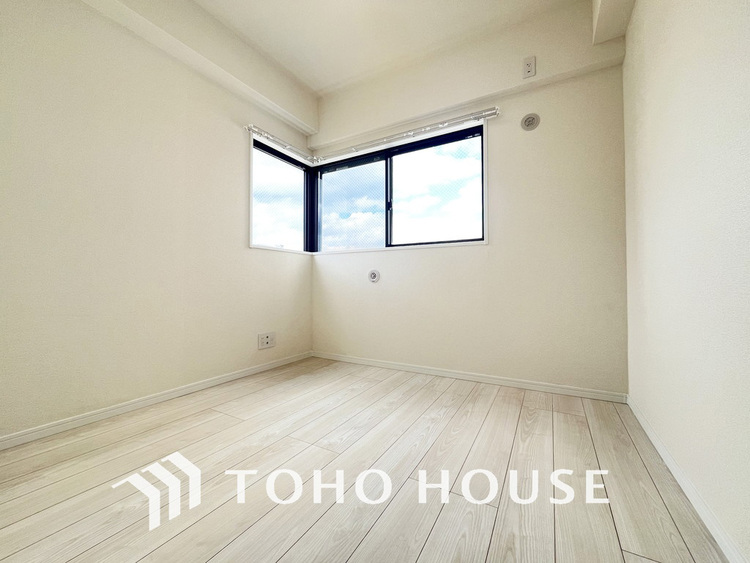 内装 採光もある洋室は、くつろぎのひと時を過ごすのにぴったり