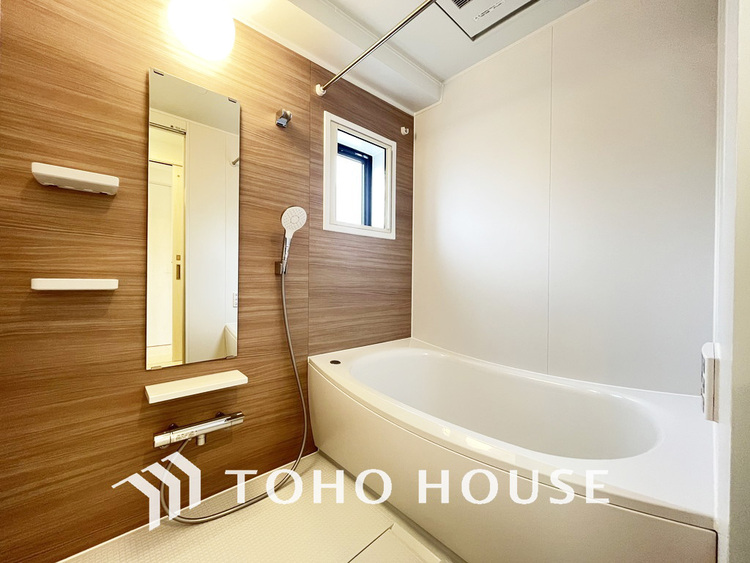 風呂 一日の疲れを癒すバスルームは、心地よいリラックスを叶える清潔感溢れる空間