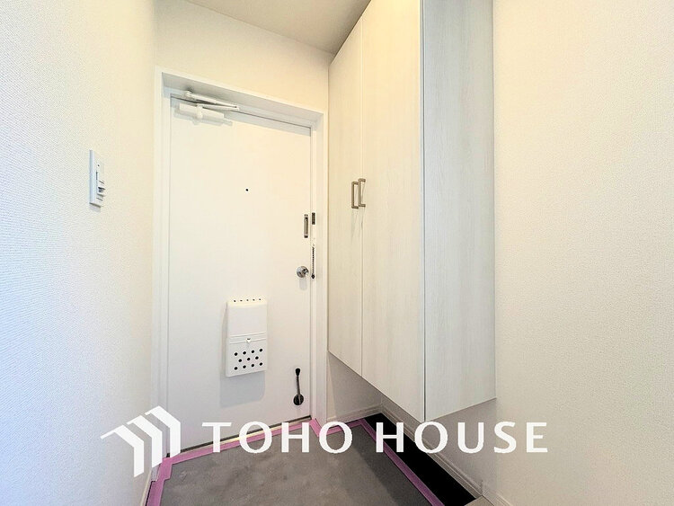 玄関 落ち着いた雰囲気の玄関、家族の帰りを暖かく迎えてくれます