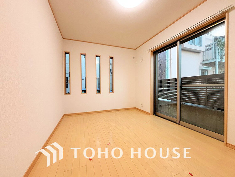 内装 採光もある洋室は、くつろぎのひと時を過ごすのにぴったり