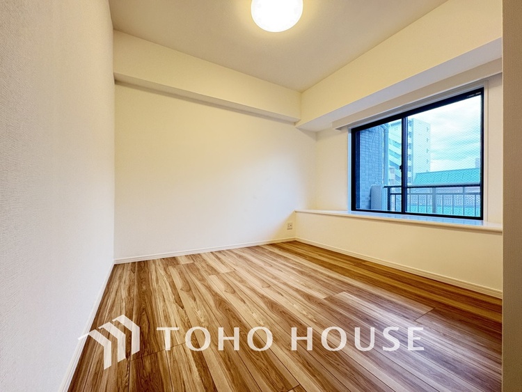 内装 採光もある洋室は、くつろぎのひと時を過ごすのにぴったり