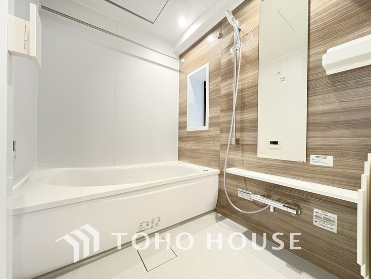 風呂 一日の疲れを癒すバスルームは、心地よいリラックスを叶える清潔感溢れる空間