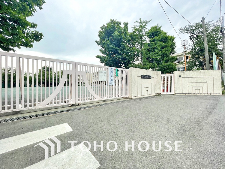 周辺 調布市立富士見台小学校　距離650ｍ