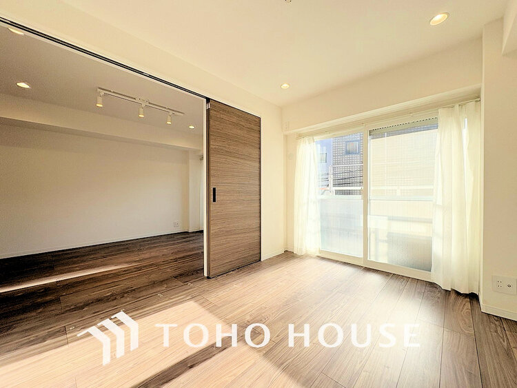 内装 シンプルですっきりとした室内は飽きのこない居心地の良い雰囲気