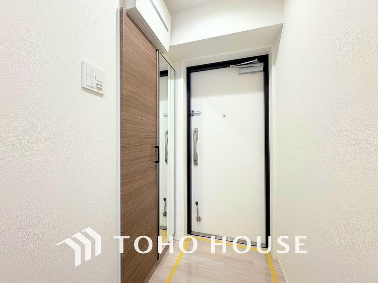 玄関 落ち着いた雰囲気の玄関、家族の帰りを暖かく迎えてくれます