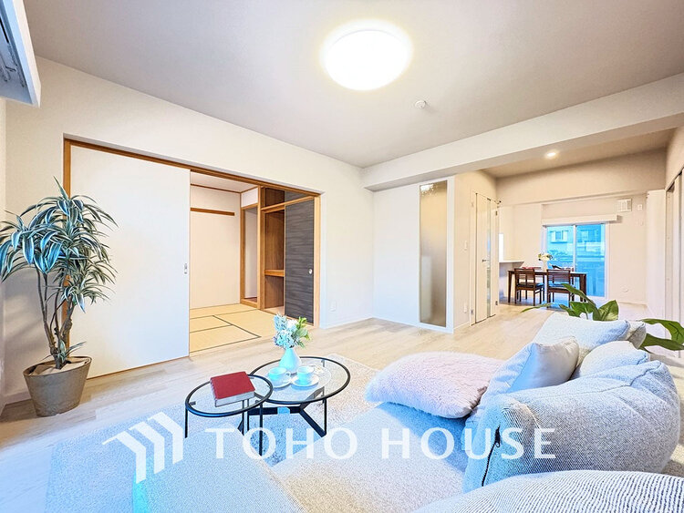 内装 広がりのある住空間、家族が集まるリビング・ダイニング