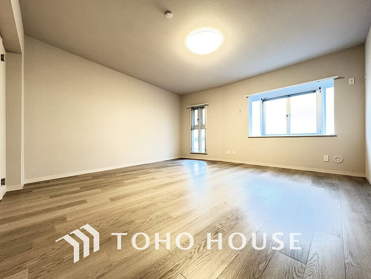 内装 採光もある洋室は、くつろぎのひと時を過ごすのにぴったり