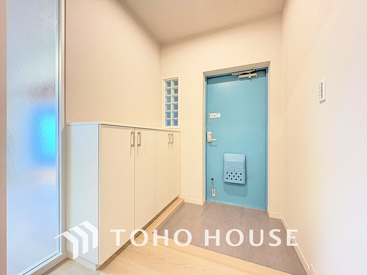 玄関 落ち着いた雰囲気の玄関、家族の帰りを暖かく迎えてくれます