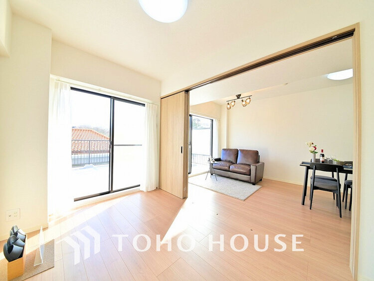 内装 採光もある洋室は、くつろぎのひと時を過ごすのにぴったり