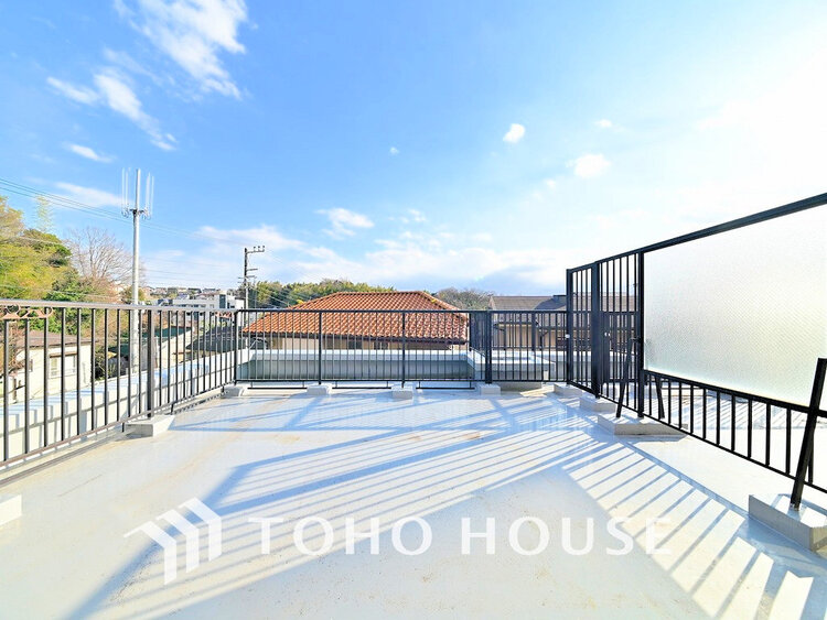 バルコニー 広々ルーフバルコニーで屋上菜園やBBQなどにいかがでしょうか
