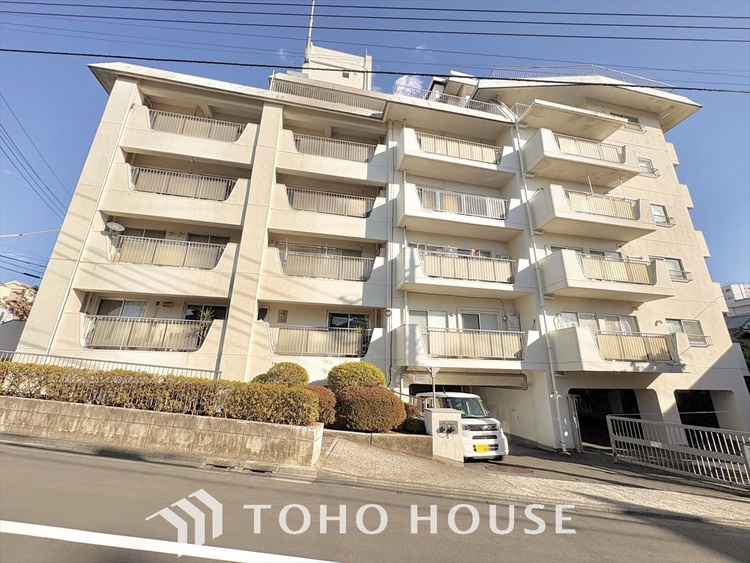 外観 ほんの少しのこだわり。ちょっとした色使いがその家がもつ雰囲気、趣（おもむき）を携え、暮らす家族や訪ねてくる友人・知人に新鮮な香りを運んできます。