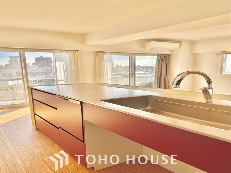 キッチン 家族の笑い声が響く、明るいキッチン。楽しい料理の時間が、思い出を作ります。