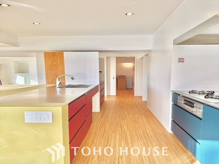 キッチン みんなで作って、みんなで食べる。明るいキッチンは、家族の笑顔を引き出します。