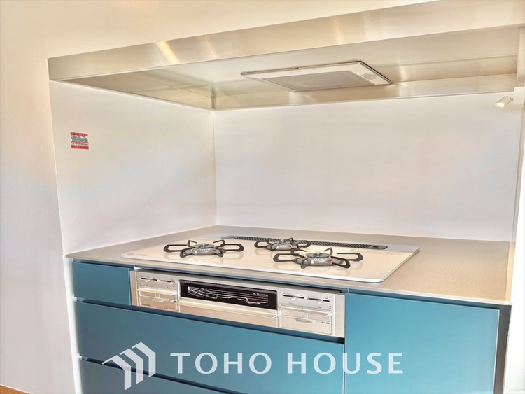 キッチン 無駄を削ぎ落としたミニマルなデザインが、空間に静謐な美しさをもたらします。研ぎ澄まされた感性を満たす場所です。