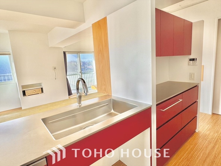 キッチン 時を超えて愛されるデザインが、日常を特別なひとときへと昇華させます。この場所から、心満たされる豊かな食卓が始まります。