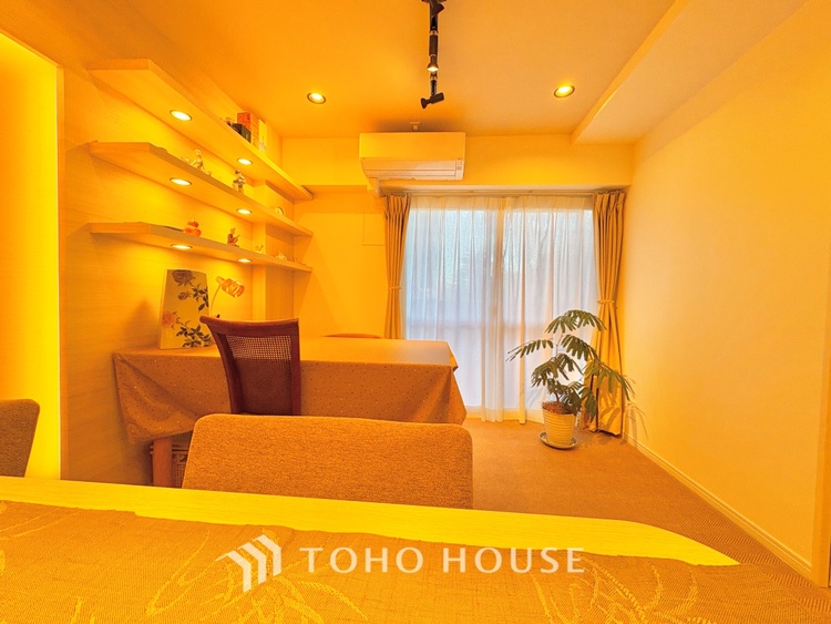 内装 洗練されたデザインと大きな広がりを持つリビングは、安心感と気品に満ちたひとときを叶える住まいの象徴です。