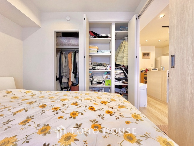 内装 寝室は一日の疲れを癒す大切な空間。快適で落ち着けるおすすめの間取りです。