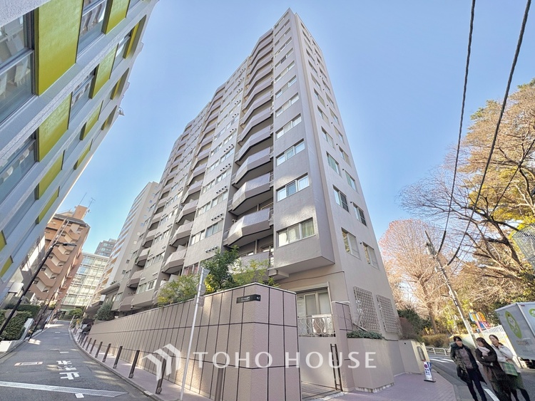 外観 ほんの少しのこだわり。ちょっとした色使いがその家がもつ雰囲気、趣（おもむき）を携え、暮らす家族や訪ねてくる友人・知人に新鮮な香りを運んできます。