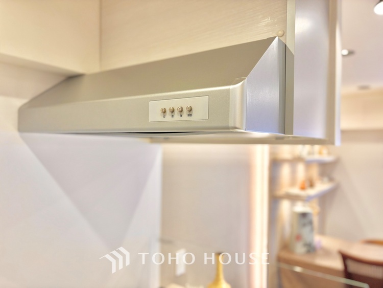 キッチン 無駄を削ぎ落としたミニマルなデザインが、空間に静謐な美しさをもたらします。研ぎ澄まされた感性を満たす場所です。