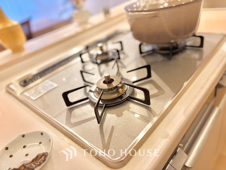 キッチン 時を超えて愛されるデザインが、日常を特別なひとときへと昇華させます。この場所から、心満たされる豊かな食卓が始まります。