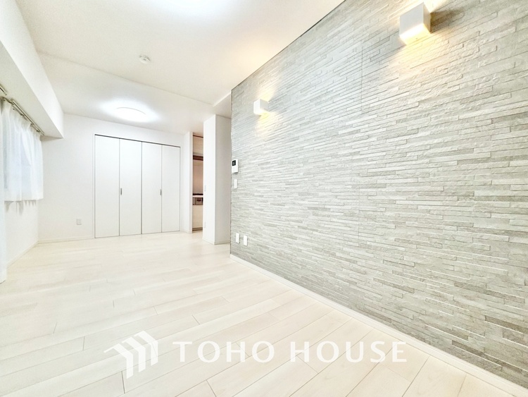 内装 ここはみんなが集い、食事と楽しい会話が始まる場所。話に夢中になりすぎて、ついつい時を忘れ、夜半過ぎになってしまう。そんな束の間の幸せを感じさせてくれます。